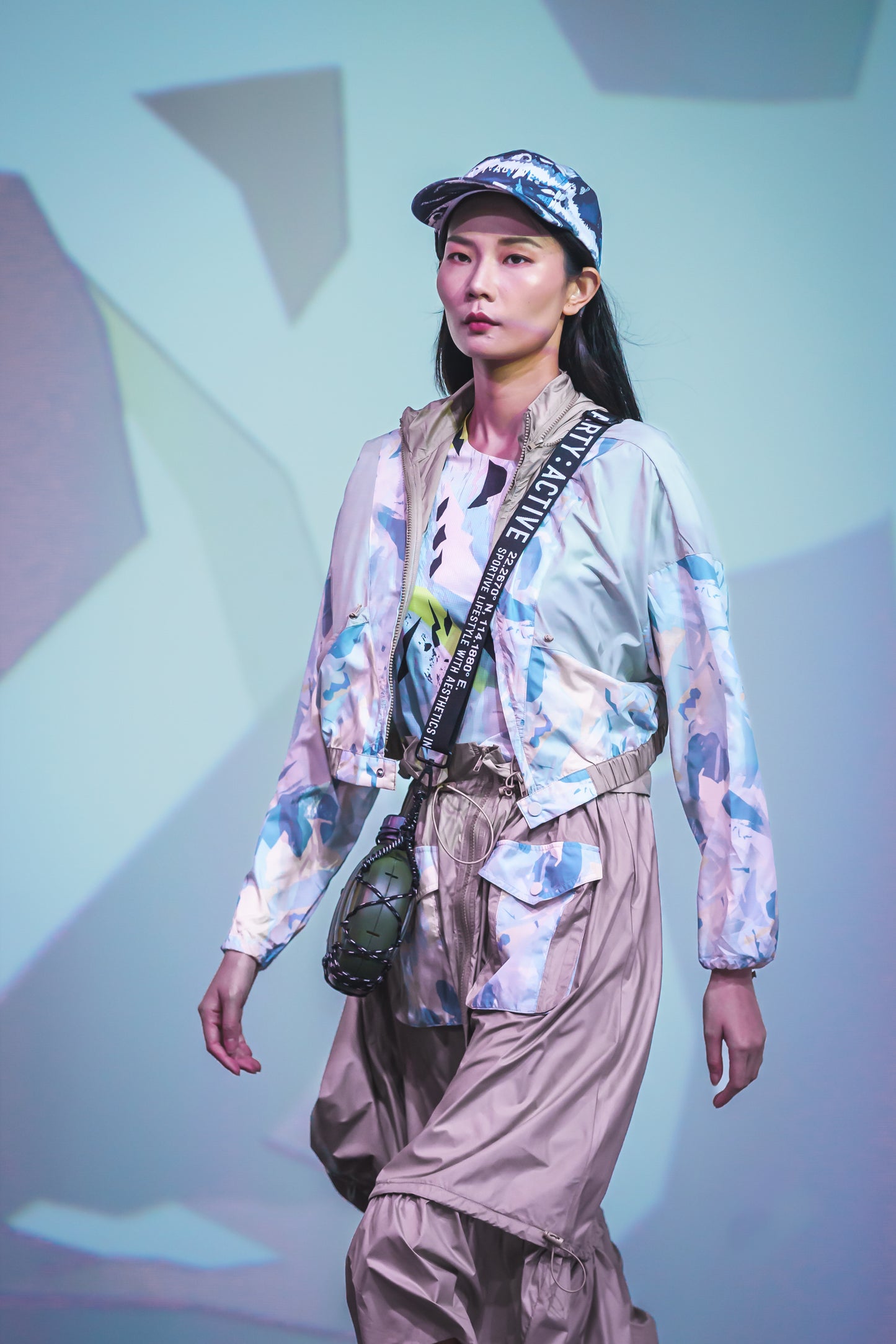 預購款《山系戶外女裝秋冬系列》短身印花風褸