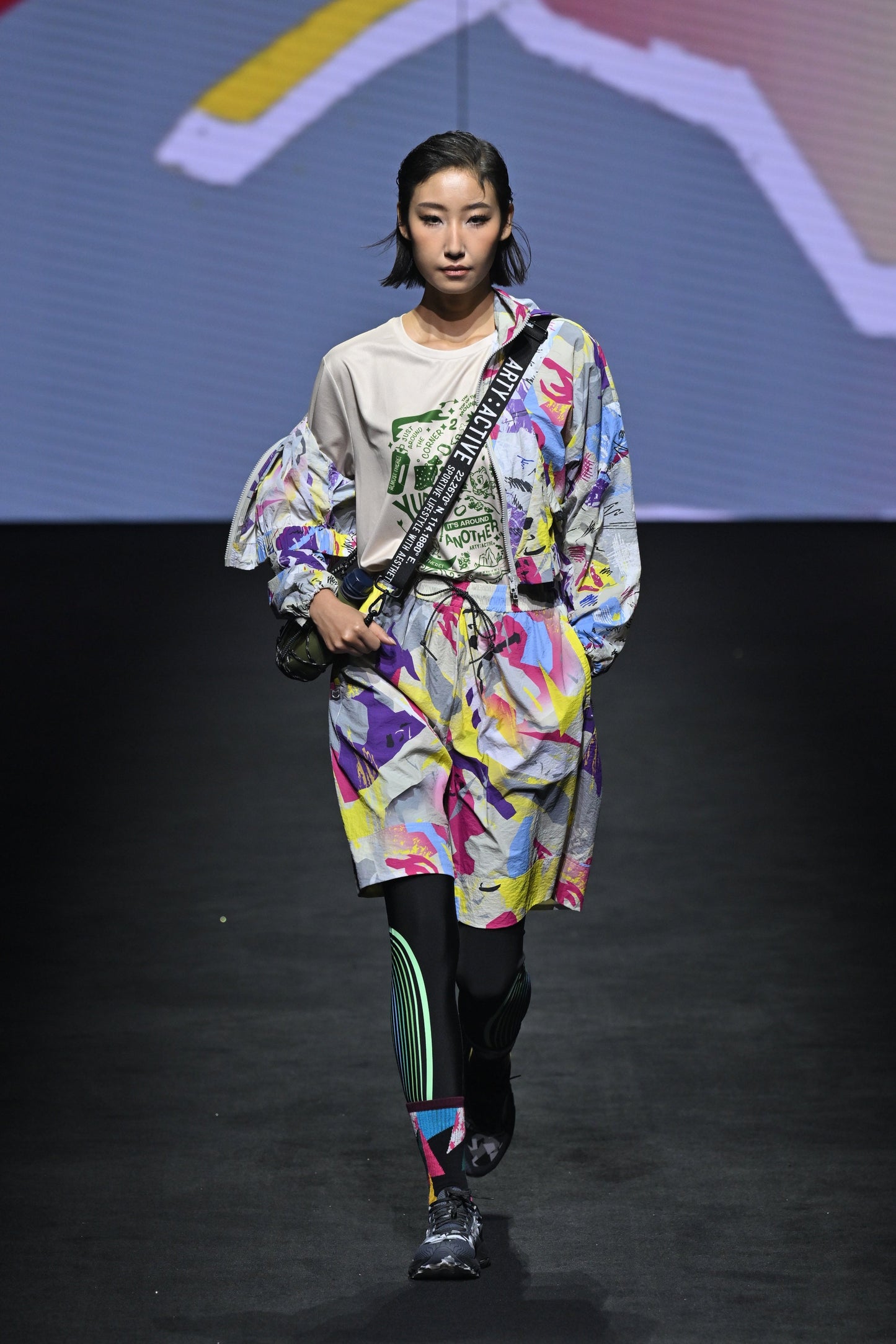 PARIS FASHION SHOW WIND BREAKER