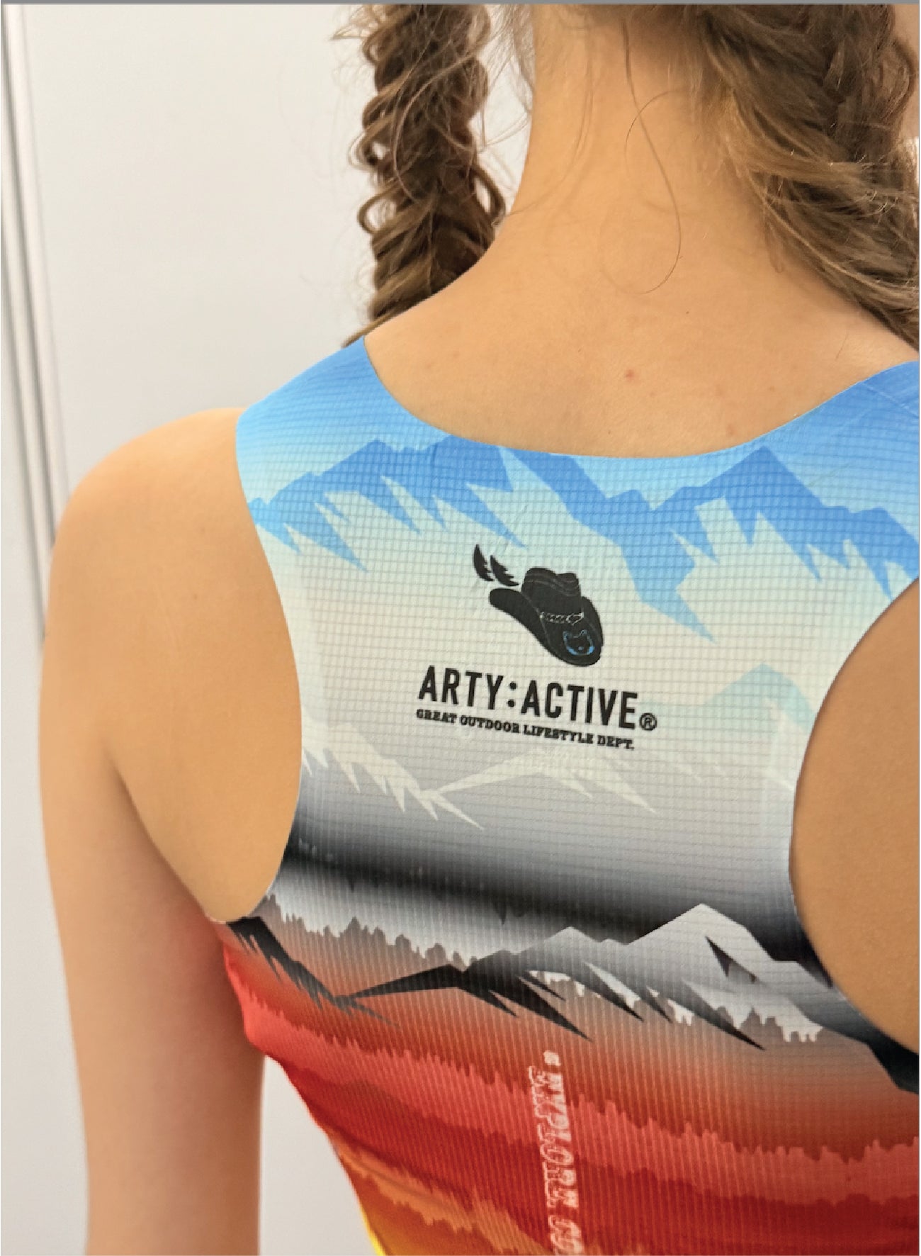 [SS26 PRE-ORDER] HIGH LOW MOUNTAIN Race Crop Top